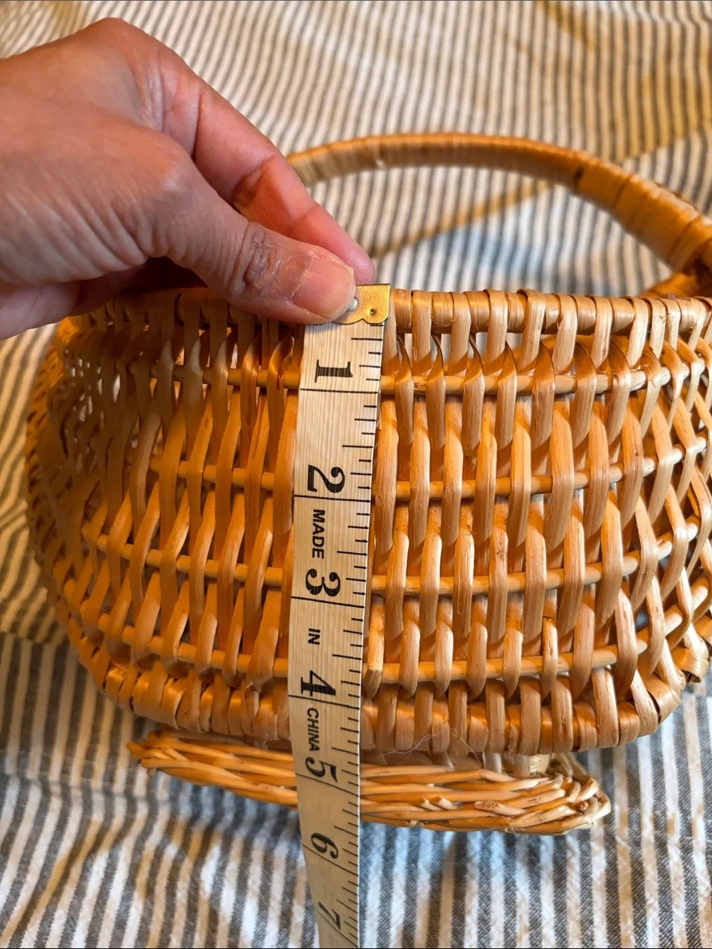Woven Round Handle Women’s Basket Bag in Natural Tan